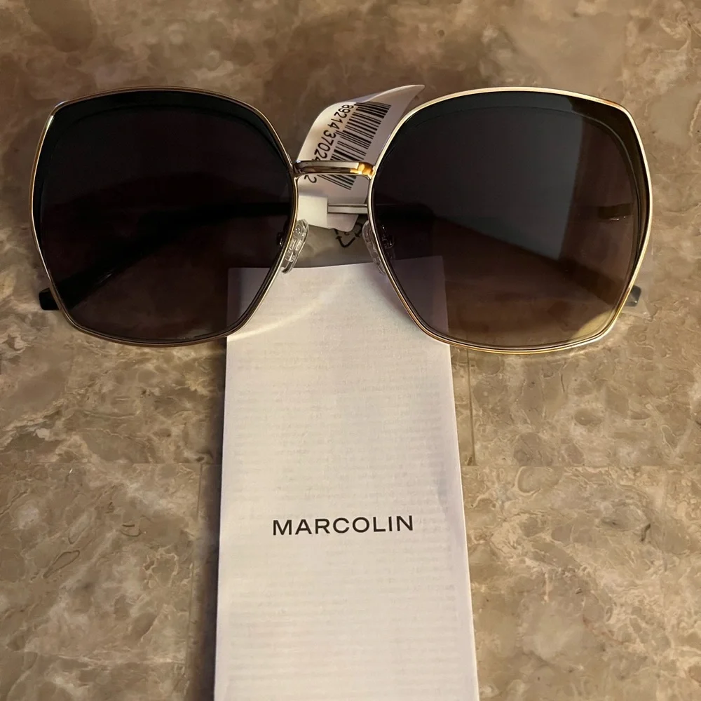 GUESS‎ Women’s Gold Frame Black Lens Women's Sunglasses
